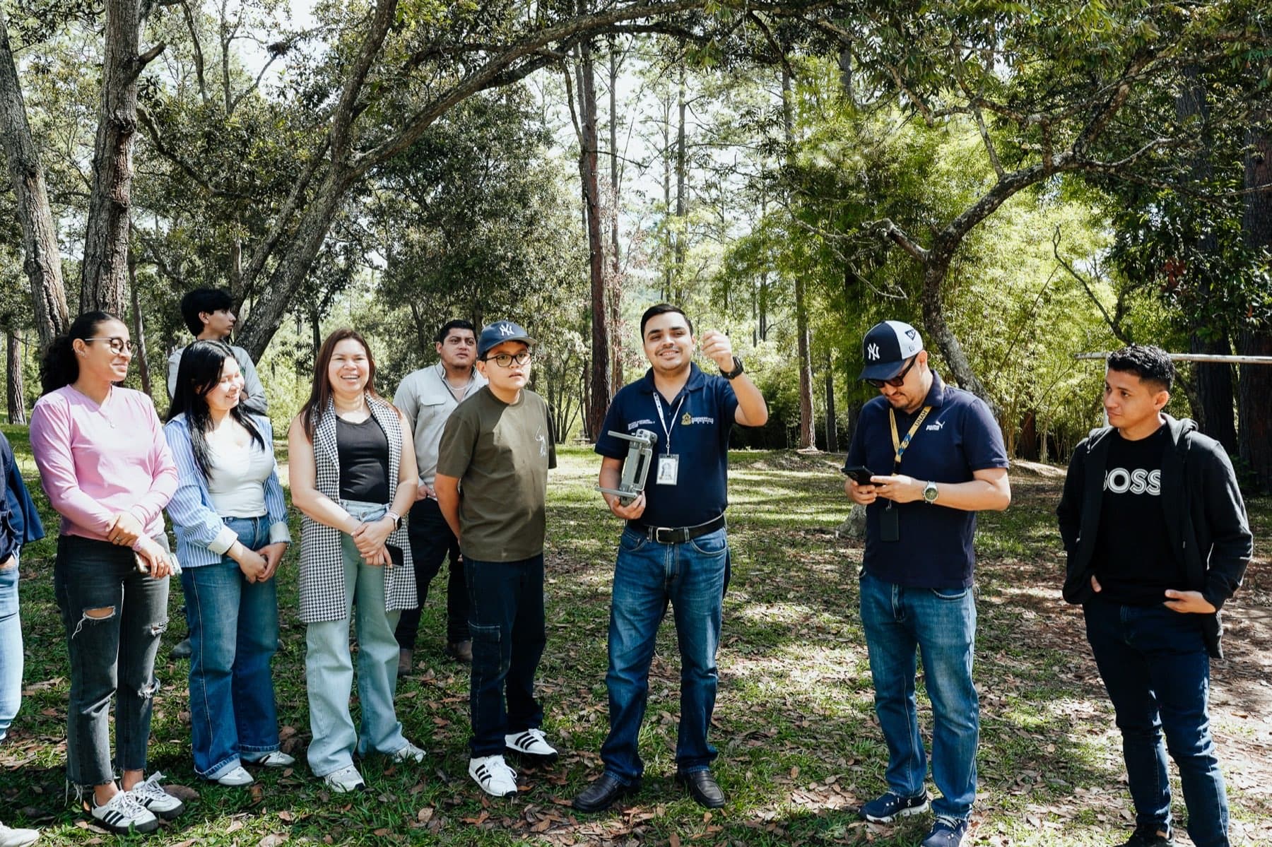 Recorrido hacia la demostración práctica en el Parque Aurora