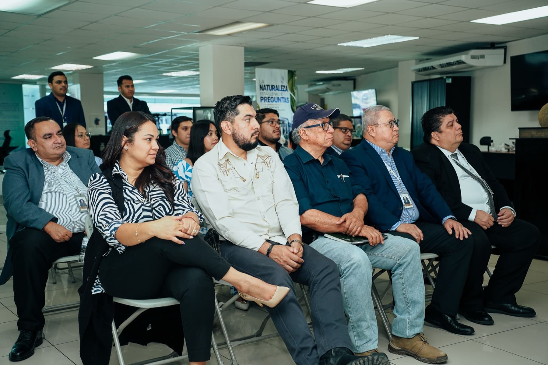 Asistentes al acto de firma del convenio