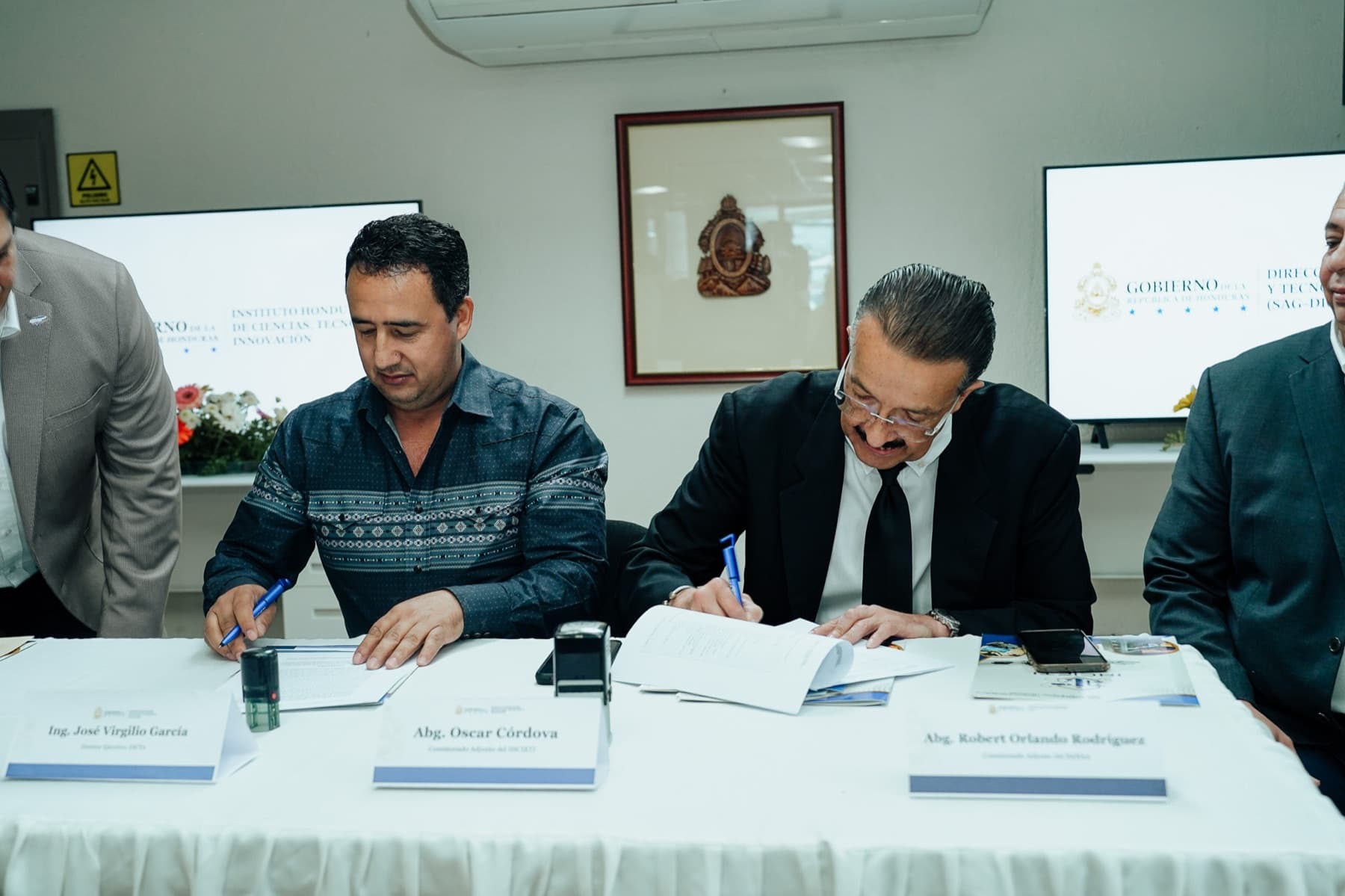 Firma del Convenio Marco de Cooperación entre IHCIETI y DICTA