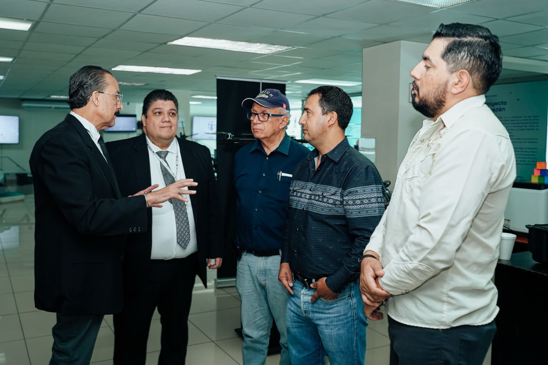Recorrido por las instalaciones del IHCIETI