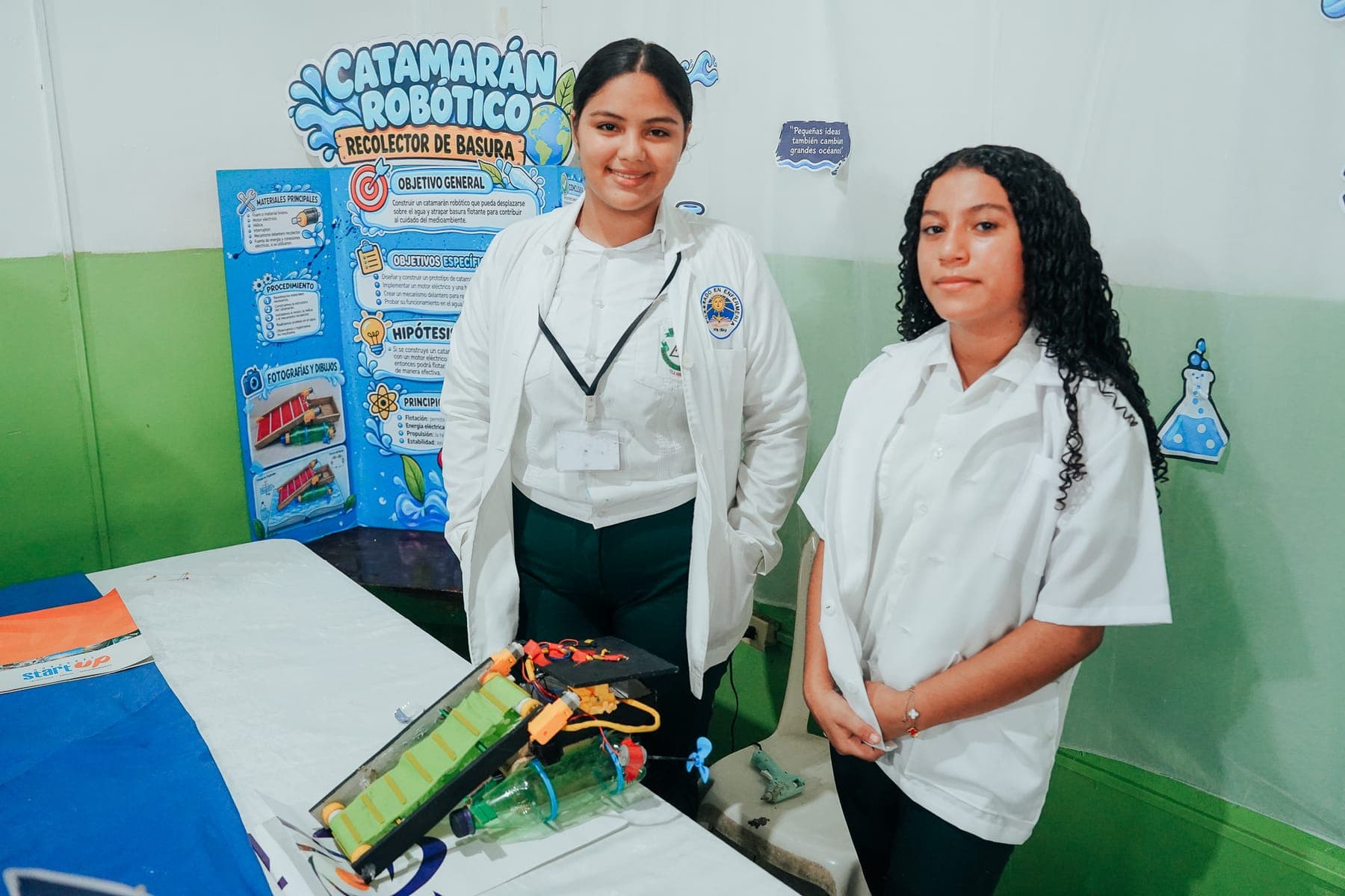Proyecto estudiantil: catamarán robótico